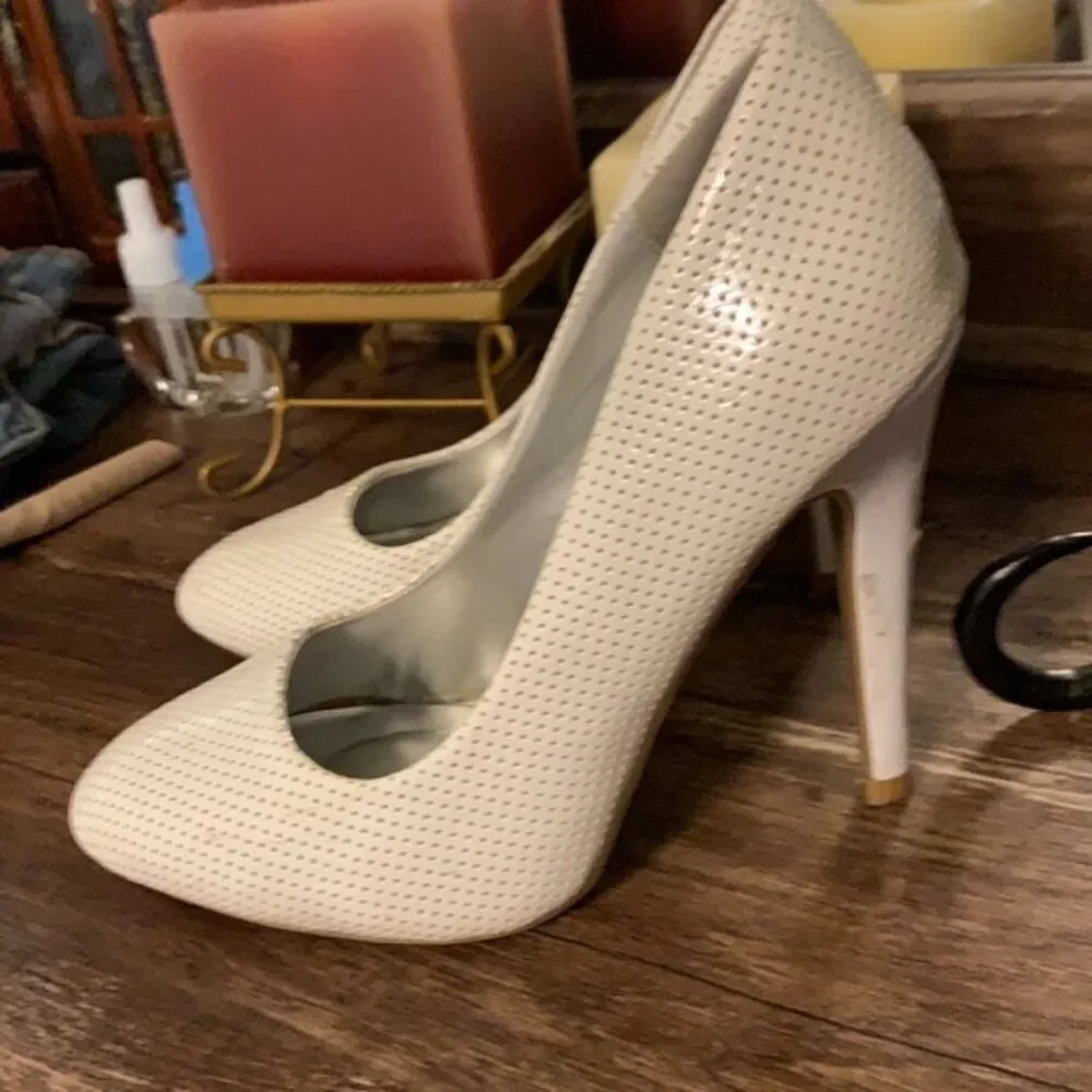 Heels - Picture 3 of 8